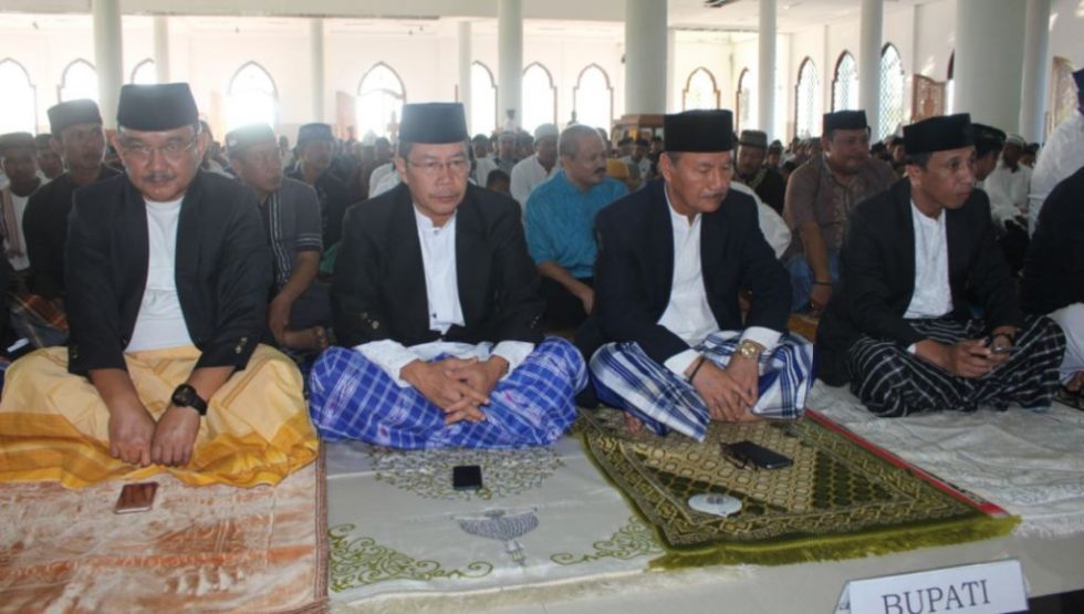 Bupati dan Wakil Bupati Konsel Memilih Shalat Ied Bersama