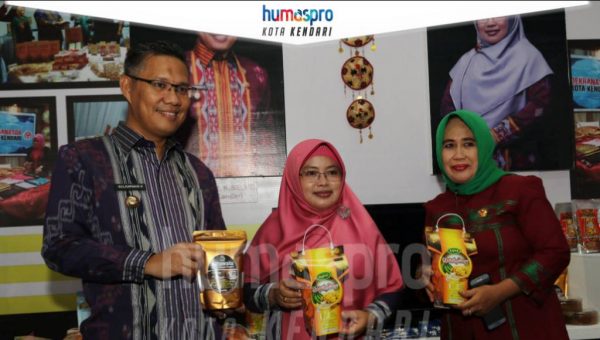 ﻿Kendari Pamerkan Produk Kerajinan Tenun di HUT Sultra 2019