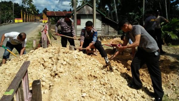 ﻿Sambut HUT Bhayangkara ke-73 Polsek Kulbar Gelar Baksos