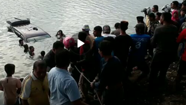 Di Arena Dayung SOR Muna Mobil Terjun Bebas, Penumpang Selamat Di Arena Dayung SOR Muna Mobil Terjun Bebas, Penumpang Selamat