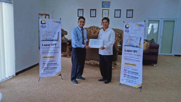 Bupati Buton Laporkan SPT Pajak Pribadi ke KPP Pratama Baubau﻿