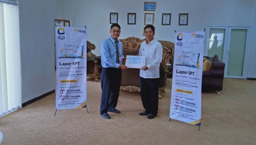 Bupati Buton Laporkan SPT Pajak Pribadi ke KPP Pratama Baubau﻿