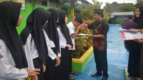 Lulus 100 Persen, Ini yang Dilakukan Siswa dan Guru SMPN 9 Kendari