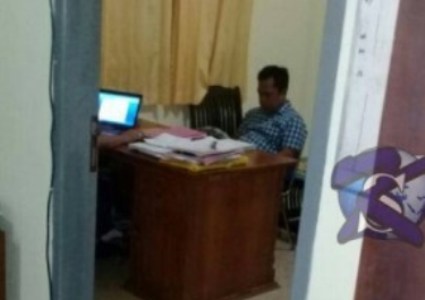 Oknum PNS Lingkup pemerintah kabupaten Muna di periksa jaksa terkait dugaan main proyek di DAk tahun 2015. FOTO : ROS