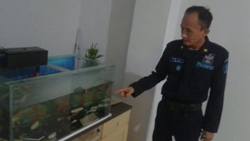 Hasil Sidak, Puluhan Handphone Milik Napi Dimasukan Dalam Aquarium