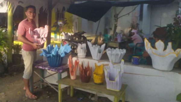 Pemuda Singkil Sulap Kain Bekas Jadi Pot Bunga