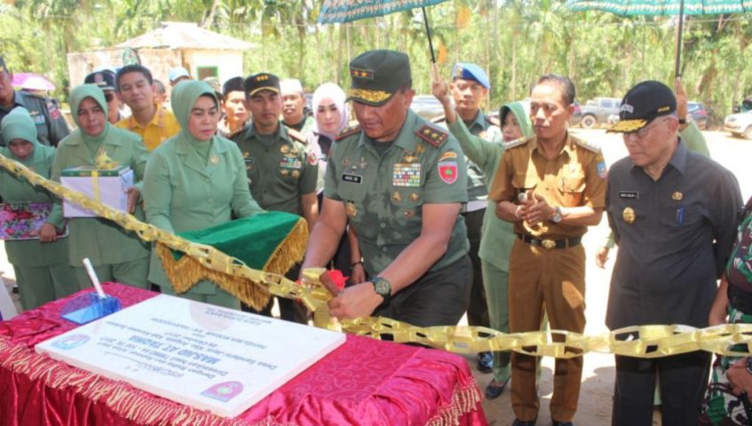 Tutup Kegiatan TMMD Ke 100 Di Konsel, Ini Kata Pangdam XIV