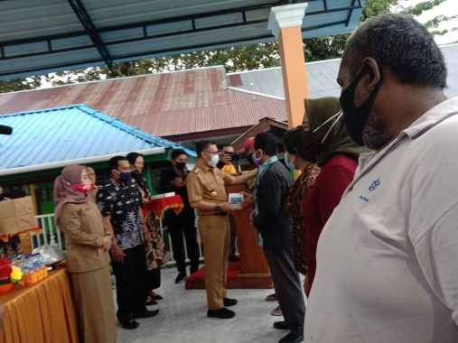 SMPN 9 Kendari Berikan Bantuan Tablet kepada Siswa