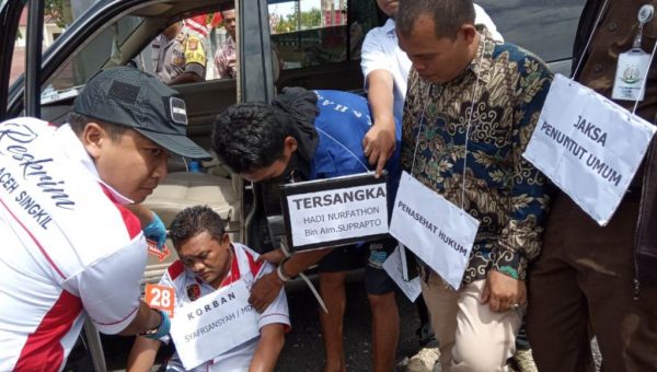 ﻿Reka Ulang Pembunuhan Sopir Travel, 38 Adegan Diperagakan