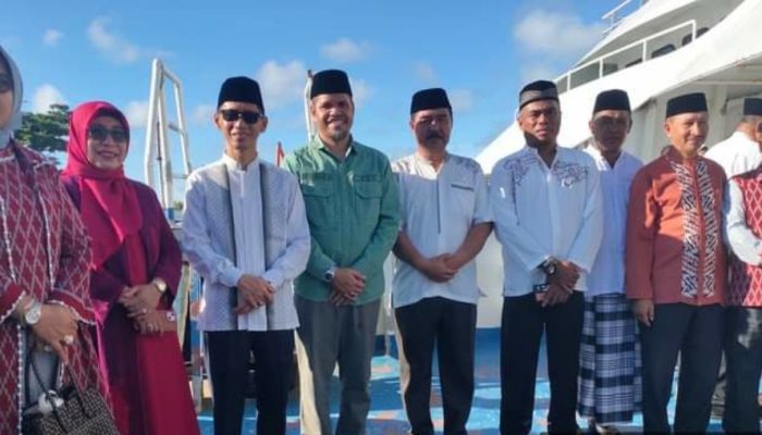 Lepas Jamaah Calon Haji Wakatobi, Haliana Ingatkan Jaga Kesehatan