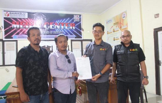 Tim Hukum Harum Laporkan Paslon Berhasil ke Bawaslu Wakatobi