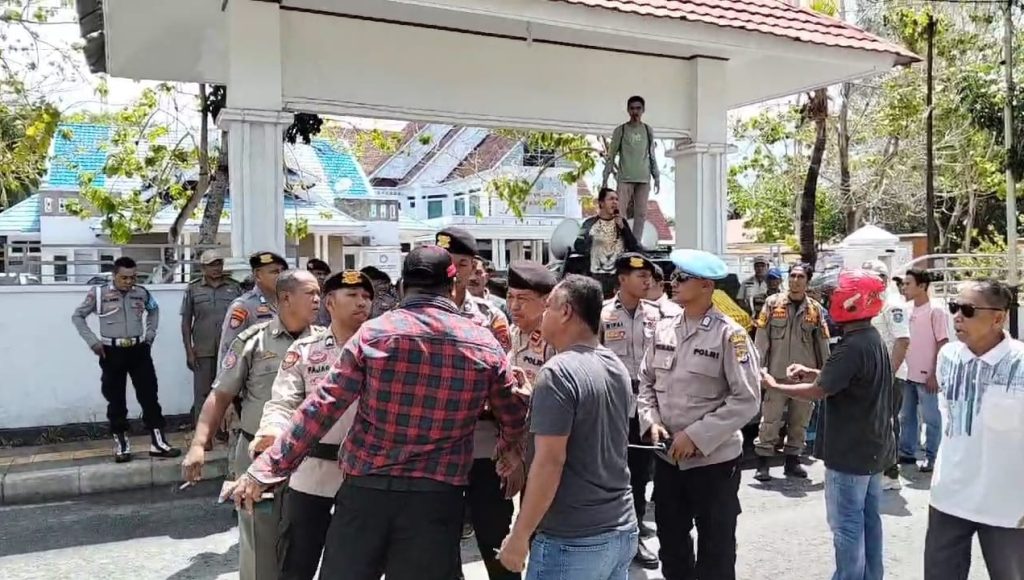 Aktivis Dihalangi, Tuntut Klarifikasi Pemda Soal Dugaan Pelanggaran Cabup Haliana