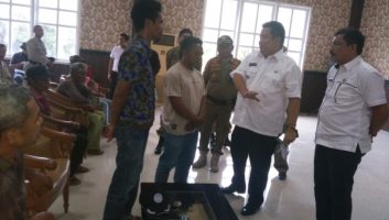 Naikan Harga Raskin, Lurah Laimpi di Demo