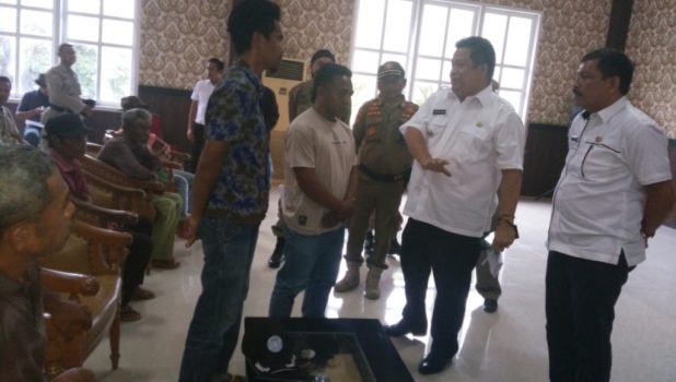 Naikan Harga Raskin, Lurah Laimpi di Demo