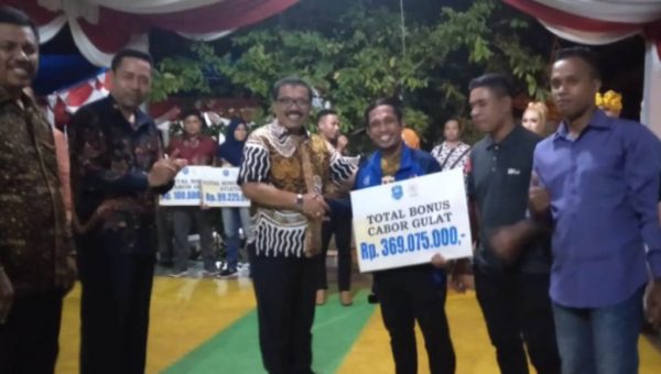 76 Atlet Wakatobi Peraih Mendali Porprov XIII Sultra Terima Bonus ﻿