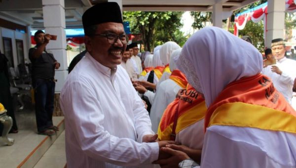 ﻿Pemkab Wakatobi Lepas Jamaah Calon Haji, Dua Gagal ke Tanah Suci
