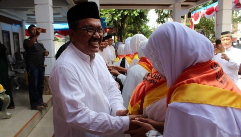 Pemkab Wakatobi Lepas Jamaah Calon Haji, Dua Gagal ke Tanah Suci