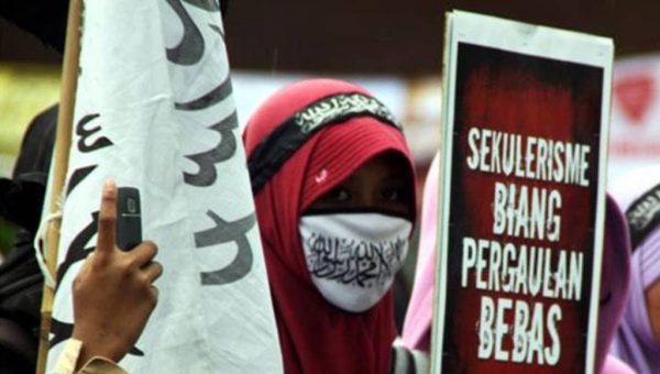 Marak Propaganda Maksiat, Ekses Penerapan Sistem Sekuler Demokrasi
