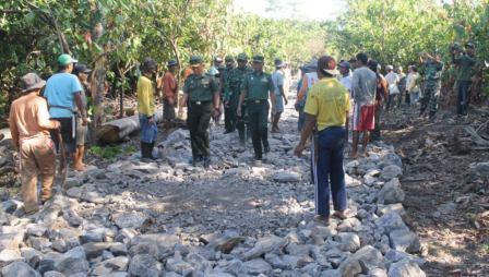 Pabanda Mat Irdam IVX/Hsn Tinjau Lokasi TMMD ke 100