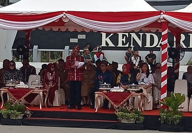 Sekda Sultra, Mewakili Gubernur Pada Pembukaan Pawai Budaya Se-Sultra