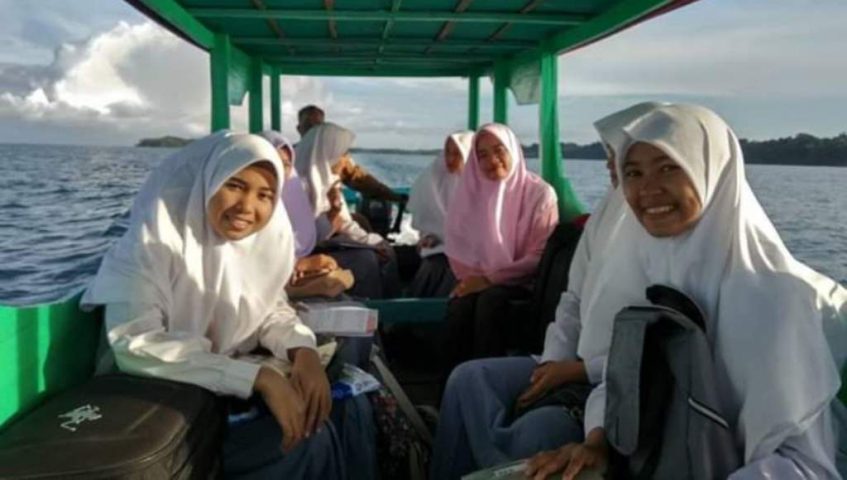 Pelajar di Teluk Nibung Aceh, Bertaruh Nyawa Menyeberangi Lautan Demi Menuntut Ilmu