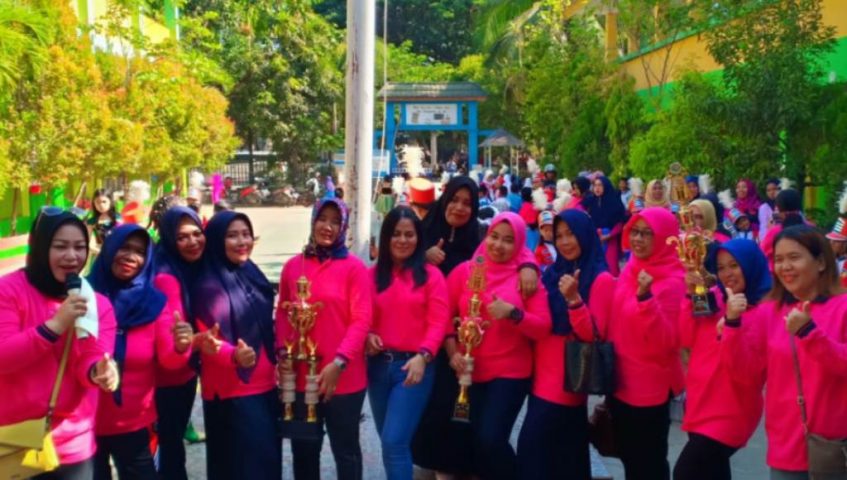 SDN Kuncup Pertiwi Kendari Sapu Rata Piala Festival Drum Band
