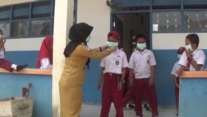 Asap Kebakaran Lahan Semakin Tebal, Puskesmas Bagi-Bagi Masker
