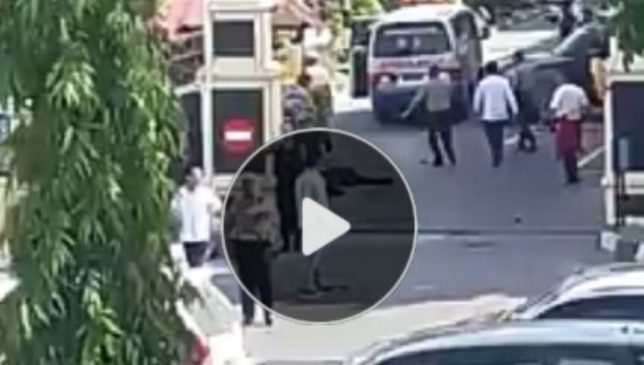 Video Amatir, Detik – detik Penyerangan di Polda Riau