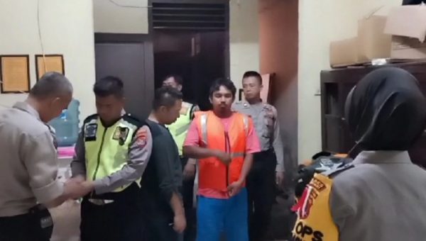 ﻿Juru Pakir Bakar Rumah Pengawasnya, Anak Ikut Terbakar