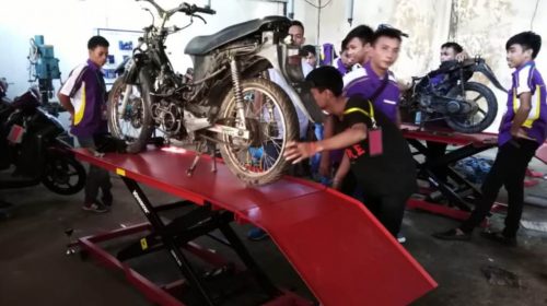 BLK Konsel Dapat Bantuan Institusional Otomotif Kemenakertrans RI