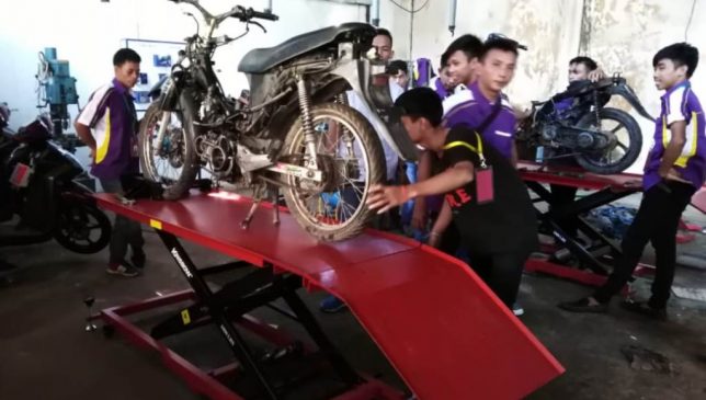 BLK Konsel Dapat Bantuan Institusional Otomotif Kemenakertrans RI