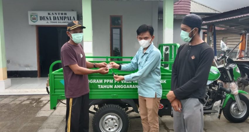 PT Vale Serahkan Motor Sampah Kepada Warga Dampala