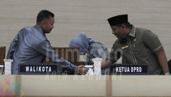 Walikota Sulkarnain Sampaikan Jawaban Raperda APBD 2020 Kendari