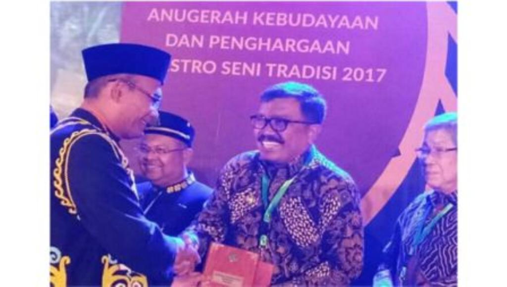 Pemkab Wakatobi Terima Anugerah Kebudayaan dari Kemdikbud RI