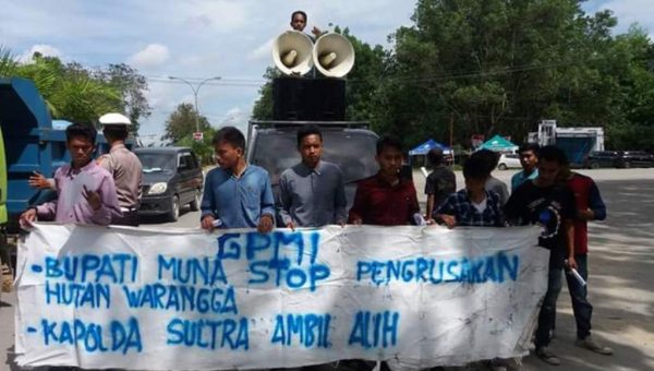 Massa Desak Polda Tangani Penyelidikan&nbsp;Dugaan Pengrusakan Hutan Warangga