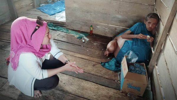 Ketua Himpaudi Butur Sambangi Ernis Terduga Penderita Tumor