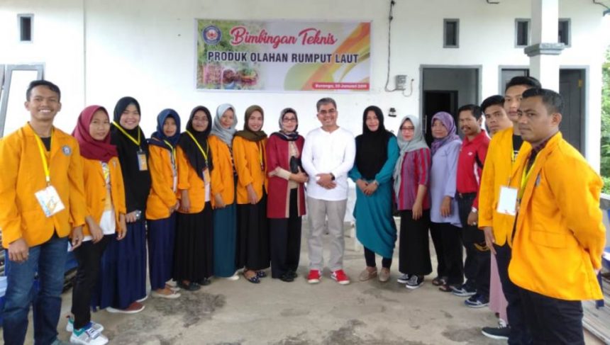 Bupati Buton Utara Kunjungi Warganya dan Mahasiswa KKN di Desa