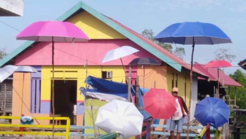 Desa Langgapulu - Konsel Dijadikan Kampung Pelangi