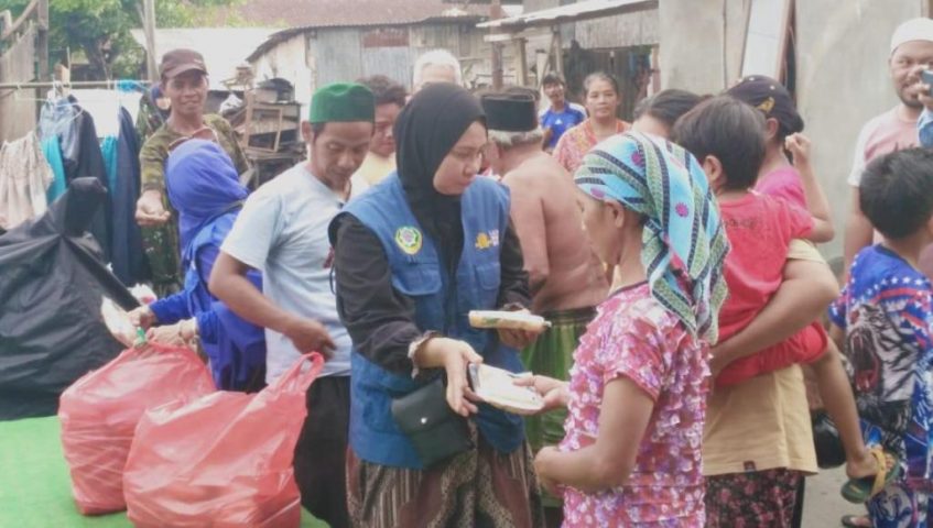 Laznas Dewan Dakwah Bali Berbagi Nasi untuk Mereka yang Terpinggirkan