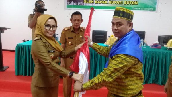 Pemkab Buton Berangkatkan 15 JCH, Satu Strok