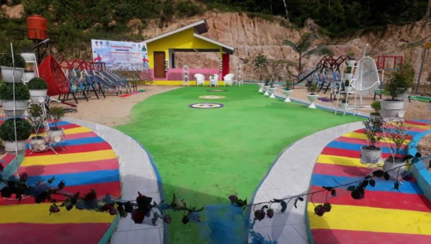 Surunuddin Launching Taman Bermain Anak di Moramo